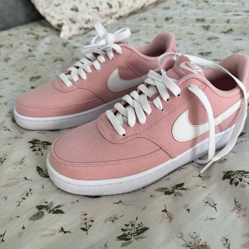 Nike Court Vision Low Sneaker (never worn)